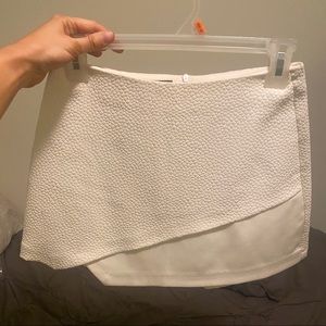 White textured skort